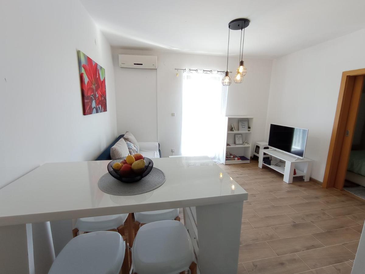 Cozy Apartmant With A Sea View In Орашац Екстериор снимка
