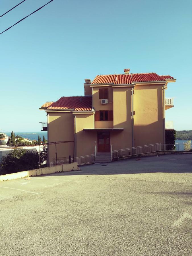 Cozy Apartmant With A Sea View In Орашац Екстериор снимка